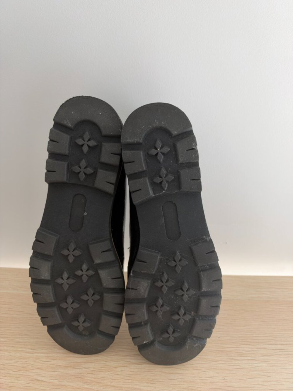 Comfortiva Align Lindee Lug Sole Loafer Black Crinkle Patent Leather Women's 9 W - Picture 3 of 4